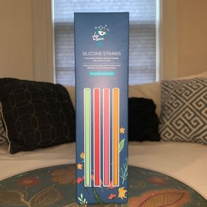 Reusable, silicone straws with case/cleaner brush
